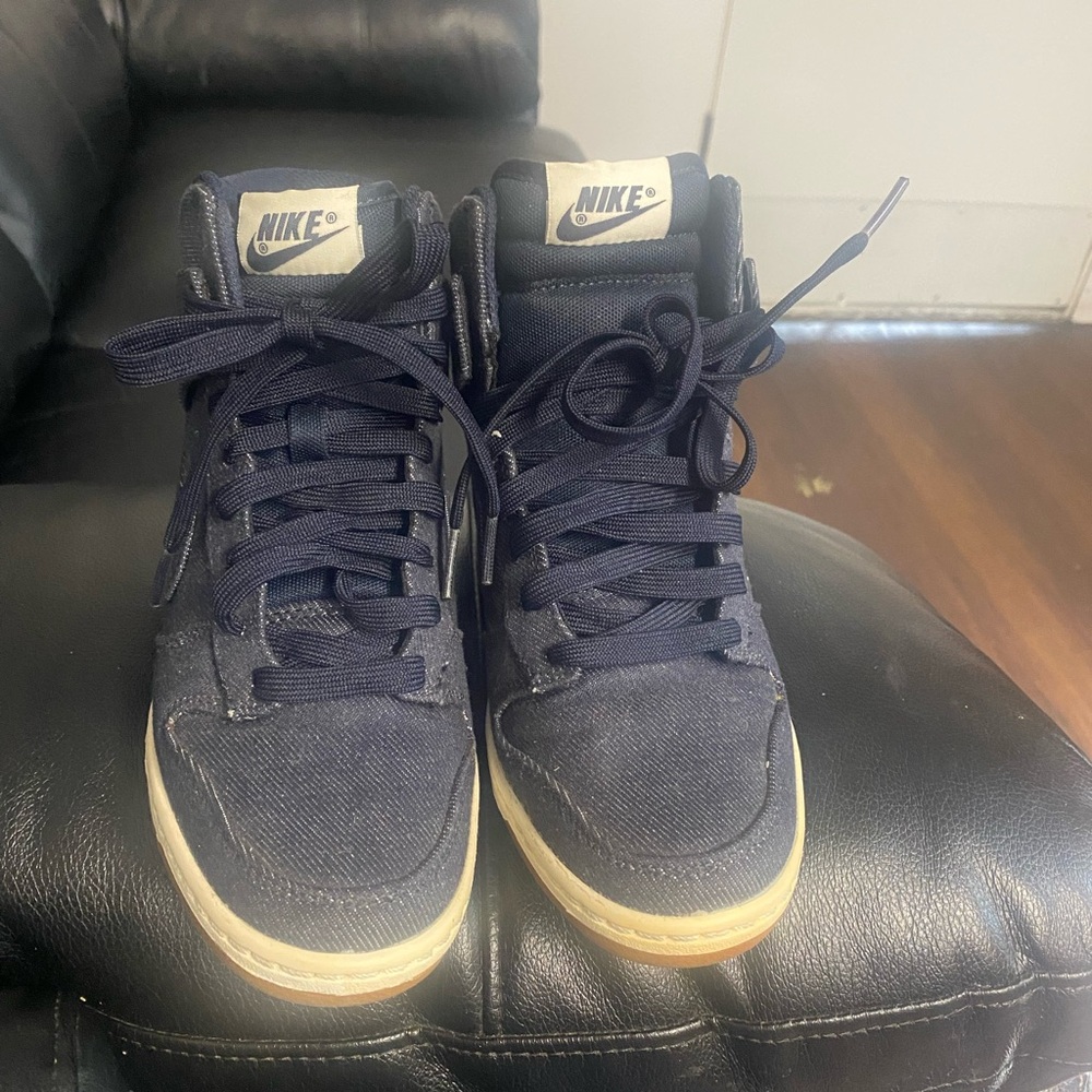 Nike women hidden wedge heel size 6.5 US